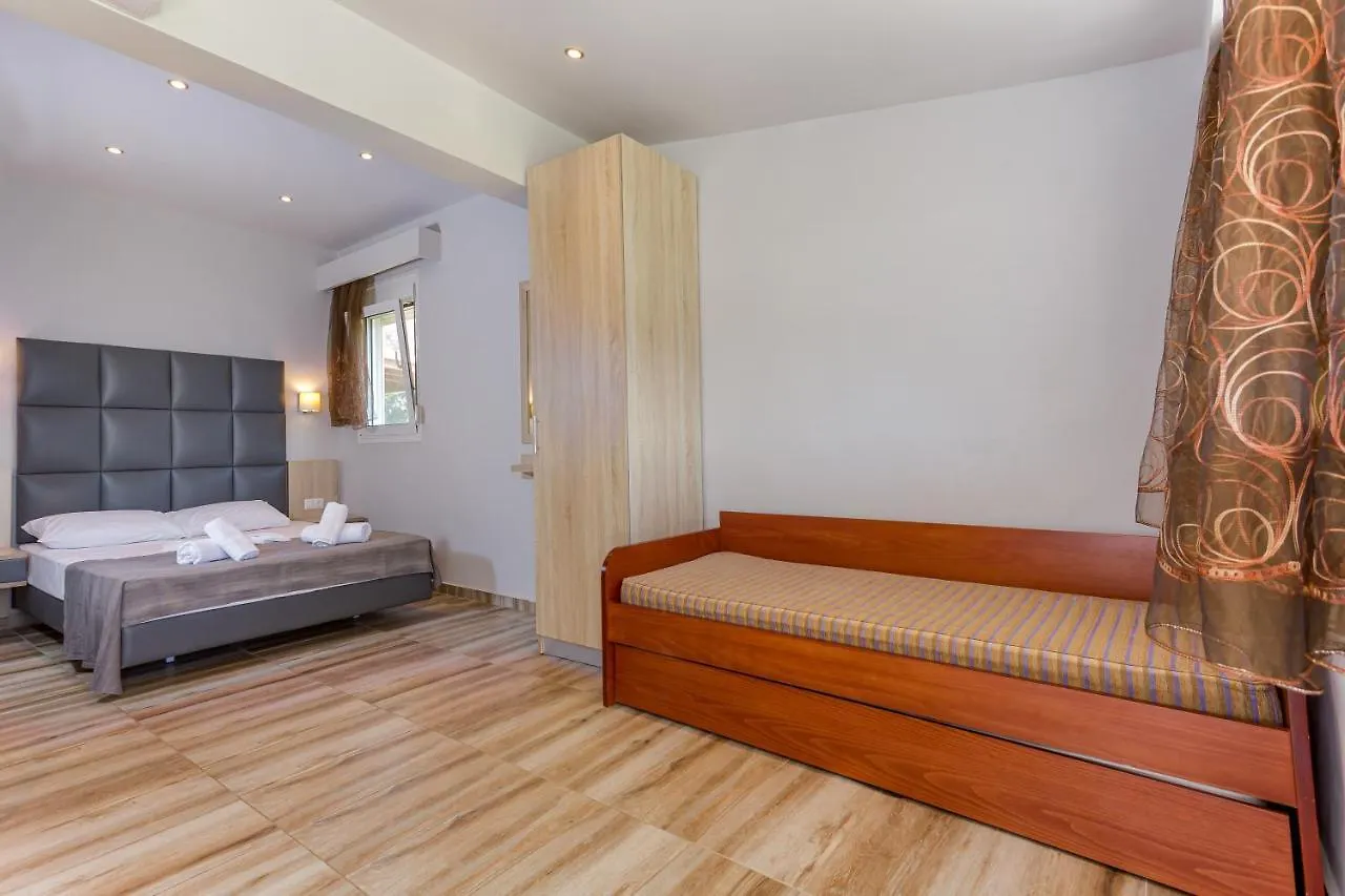 Aparthotel Paradisos Holiday